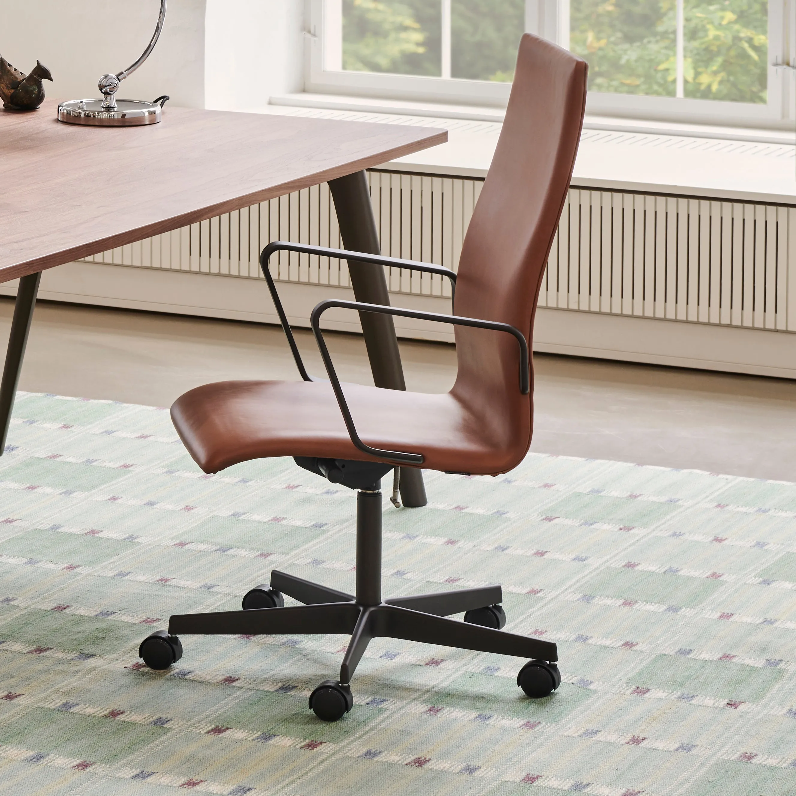 Fritz Hansen Oxford™ Office Armchair Leather With Wheels