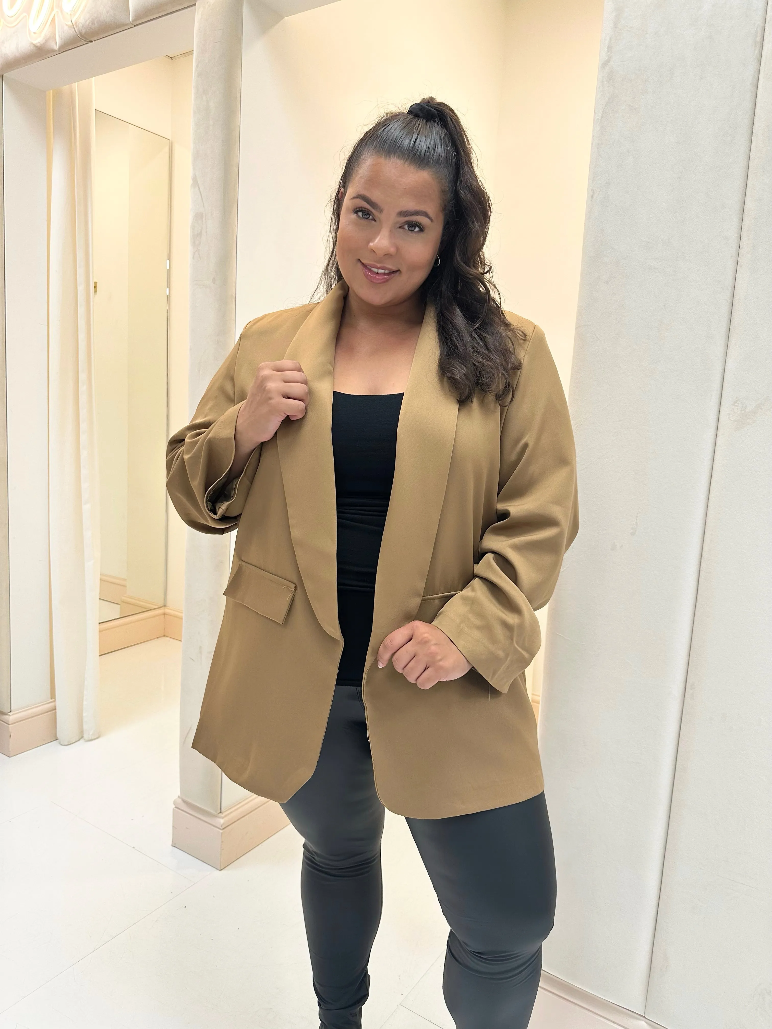 LEANNE CURVE TAN BLAZER