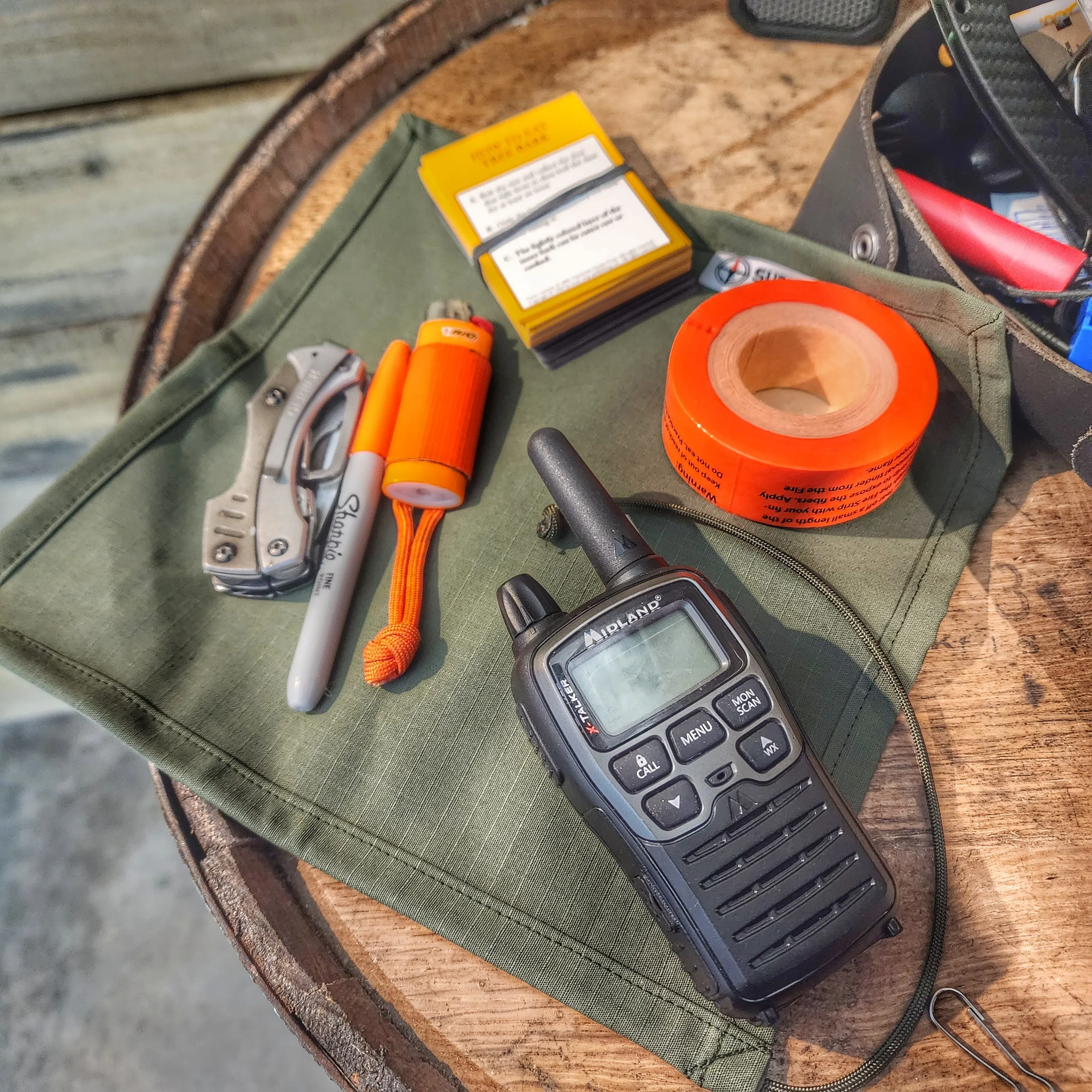 Pull Cloth - Lightweight minimalist handkerchief with paracord lanyard.