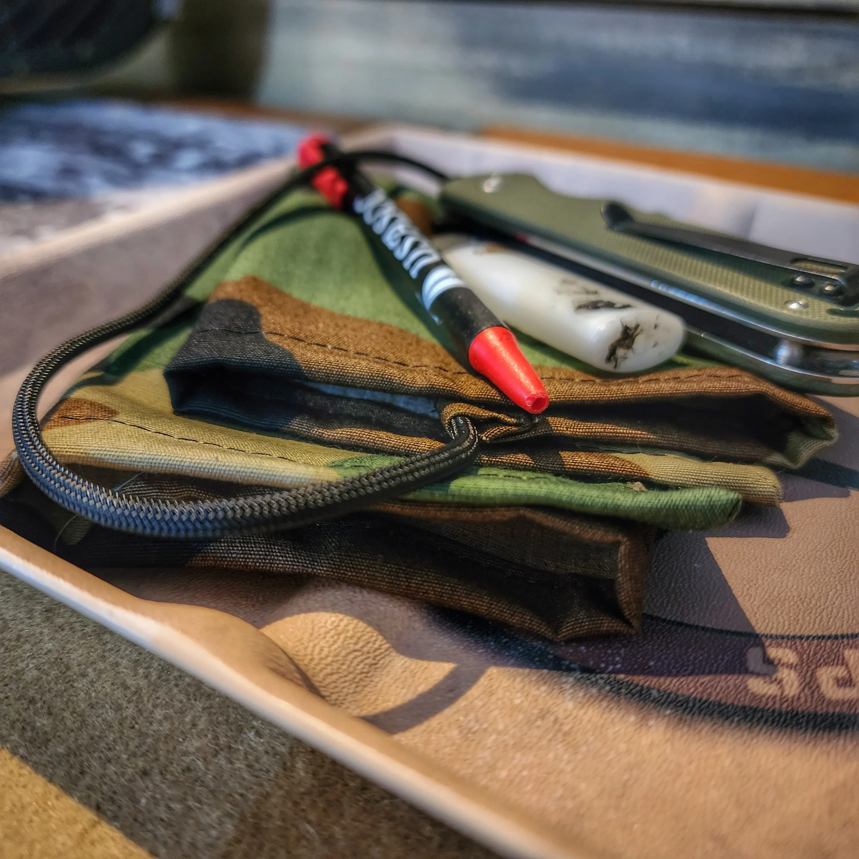 Pull Cloth - Lightweight minimalist handkerchief with paracord lanyard.